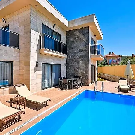 Charming With Private Pool In 4* Kaș