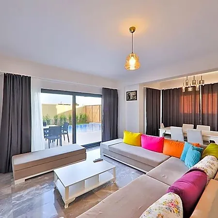 Charming With Private Pool In 4* 카스
