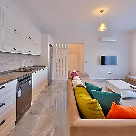 Charming With Private Pool In 호텔 4*