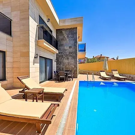 Charming With Private Pool In 4* Kaș