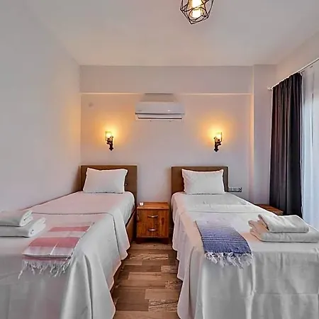 Charming With Private Pool In 4*