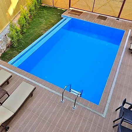 Charming With Private Pool In 4*